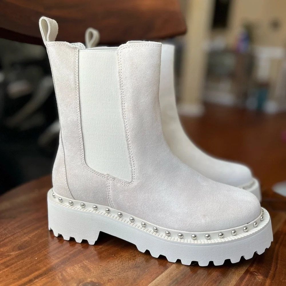 VINCE CAMUTO MILKY WHITE STUDDED MEENDEY PULL-ON BOOTS